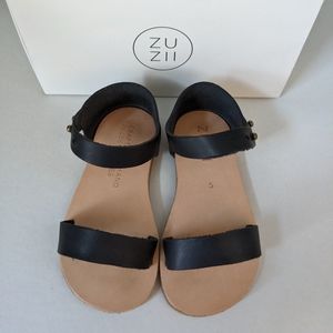 Zuzii Black Sandals